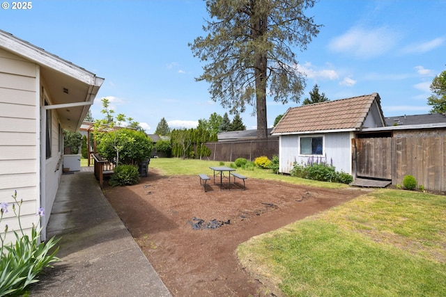 view of yard with an outbuilding and a shed