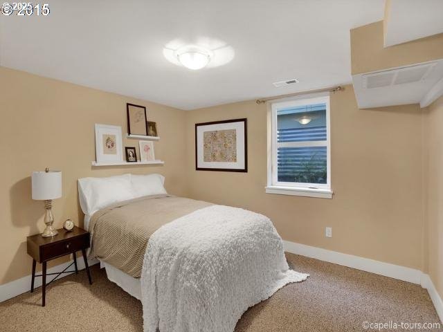 4349 NE Glisan St, Portland, OR 97213 - carpeted bedroom with baseboards