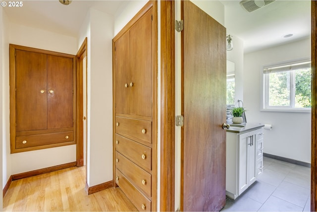 6220 SW 45th Ave, Portland, OR 97221 - hallway with baseboards