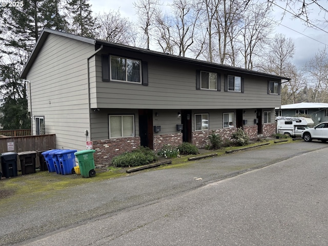 940 SW Caldew Dr, Portland, OR 97219 - multi unit property featuring brick siding