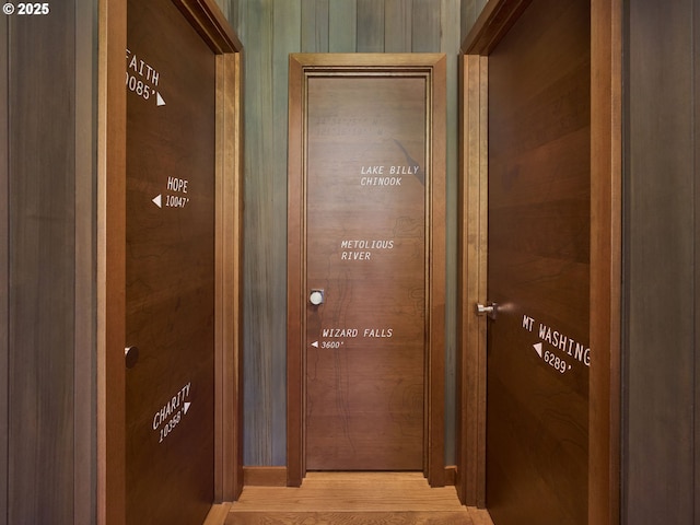71183 Bracken Ln Unit Gh76, Black Butte Ranch, OR 97759 - hallway featuring wood walls