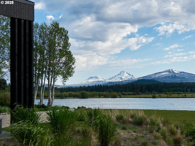71183 Bracken Ln Unit Gh76, Black Butte Ranch, OR 97759 - view of mountain background with a heavily wooded area and a large body of water
