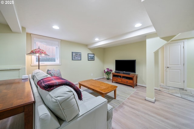 living area featuring recessed lighting, baseboards, and light wood finished floors