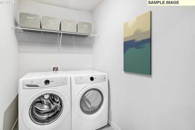 834 Misty Ln, Forest Grove, OR 97116 - laundry area featuring washing machine and dryer and baseboards