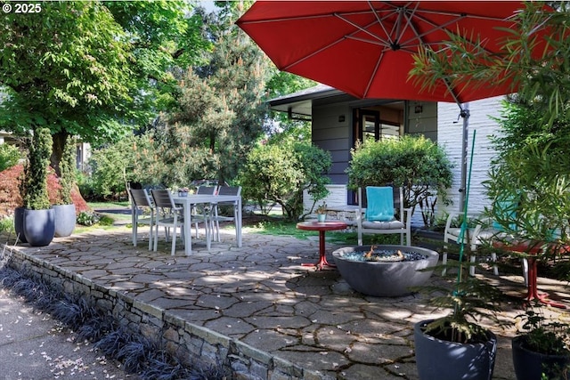 view of patio featuring an outdoor fire pit and outdoor dining space