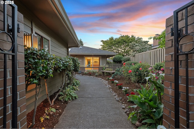 7785 SW Fairway Dr, Wilsonville, OR 97070 - view of yard at dusk