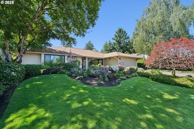 11820 SW Reid Ct, Beaverton, OR 97008 - ranch-style home with a front yard