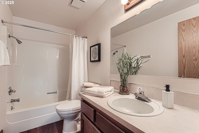 14905 SE Stevenson Dr, Vancouver, WA 98683 - full bath featuring shower / bath combo with shower curtain, vanity, toilet, and wood finished floors