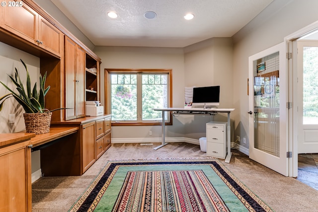85339 Svarverud Rd, Eugene, OR 97405 - home office featuring light carpet, healthy amount of natural light, a textured ceiling, recessed lighting, and baseboards