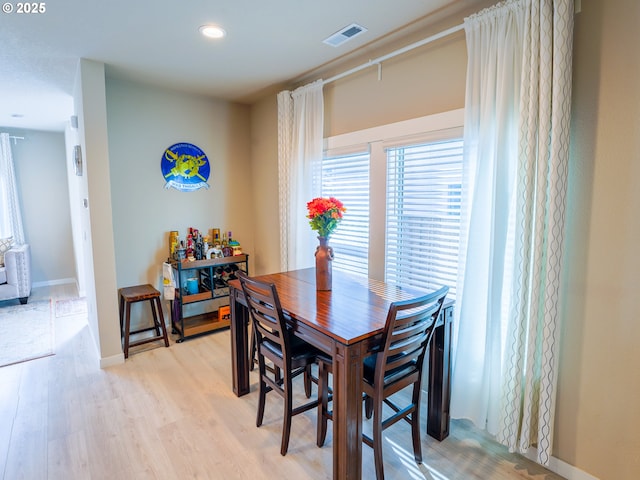 11473 SE Pleasant Valley Pkwy, Happy Valley, OR 97086 - dining room featuring light wood-style flooring, baseboards, and recessed lighting