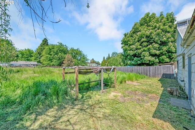 2134 Minnesota St, Eugene, OR 97402 - view of yard featuring fence