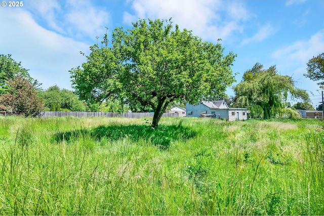 2134 Minnesota St, Eugene, OR 97402 - view of yard with fence