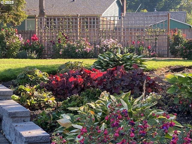 view of yard featuring fence