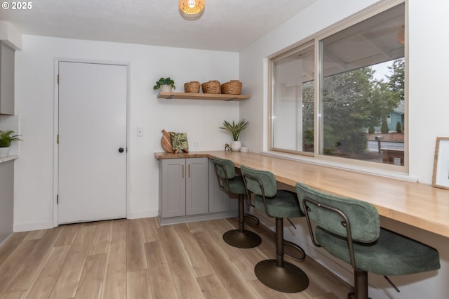 4045 Spruce St, Florence, OR 97439 - office space with light wood-style floors and built in desk