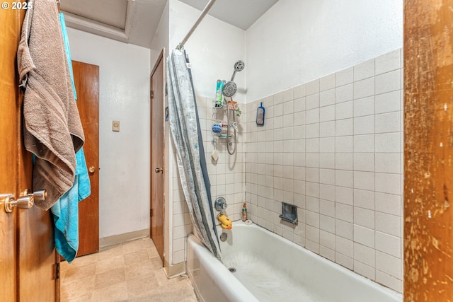 bathroom featuring shower / bath combo with shower curtain