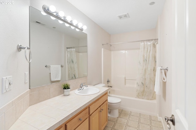 16273 Barlow Dr, Oregon City, OR 97045 - full bath with vanity, tile patterned floors, and shower / bath combo with shower curtain