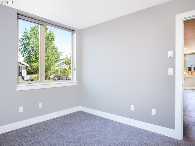 4984 NE 32nd Pl, Portland, OR 97211 - carpeted empty room featuring baseboards