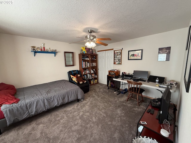 carpeted bedroom featuring a textured ceiling, ceiling fan, and a closet