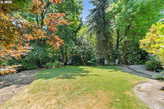 511 SW Colony Dr, Portland, OR 97219 - view of green lawn