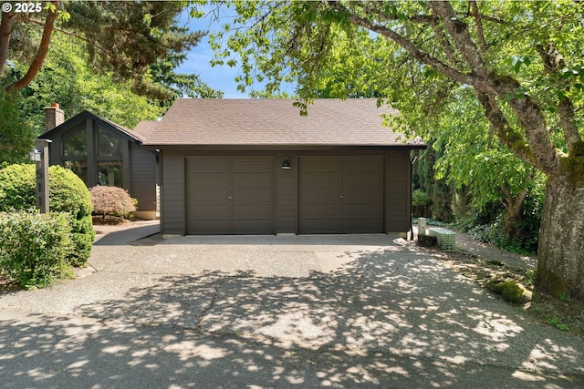 511 SW Colony Dr, Portland, OR 97219 - garage featuring driveway