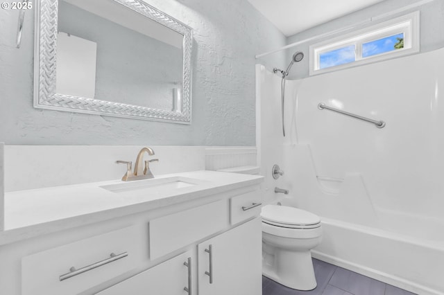 21689 SW Klickitat Ct, Tualatin, OR 97062 - full bath featuring shower / washtub combination, vanity, a textured wall, and toilet