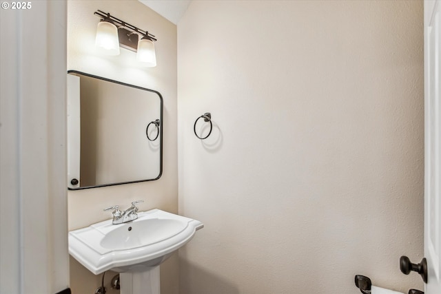 bathroom featuring sink