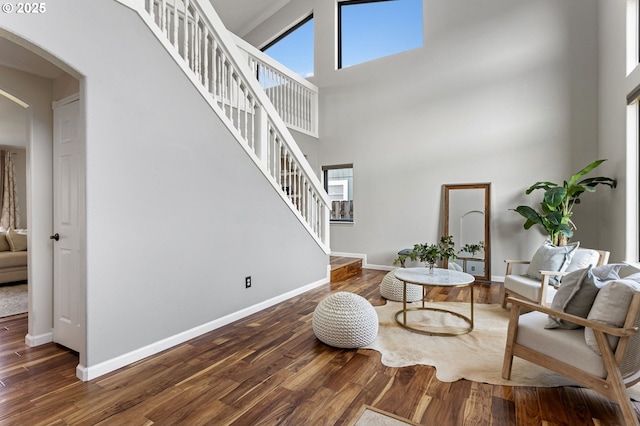17006 SE 6th St, Vancouver, WA 98684 - living area featuring arched walkways, healthy amount of natural light, a towering ceiling, and wood finished floors