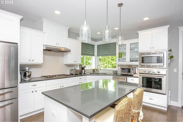 15928 Stables Pl, Oregon City, OR 97045 - kitchen featuring under cabinet range hood, recessed lighting, appliances with stainless steel finishes, and a sink