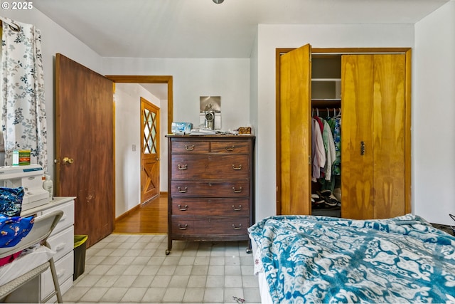 bedroom featuring a closet