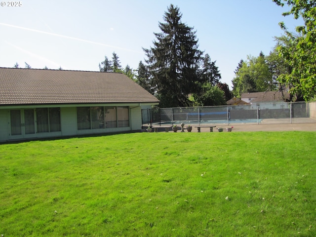 view of yard with a fenced in pool