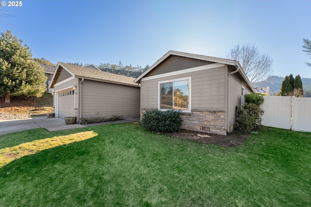 view of front of home with a garage and a front yard