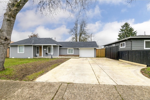 ranch-style house featuring a front lawn