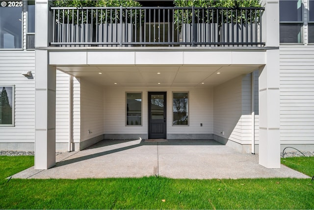 5100 S St, Washougal, WA 98671 - property entrance featuring a patio, a balcony, and a carport