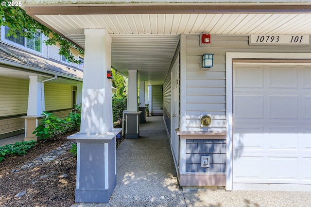 10793 SW Canterbury Ln Unit 101, Portland, OR 97224 - covered porch featuring a garage