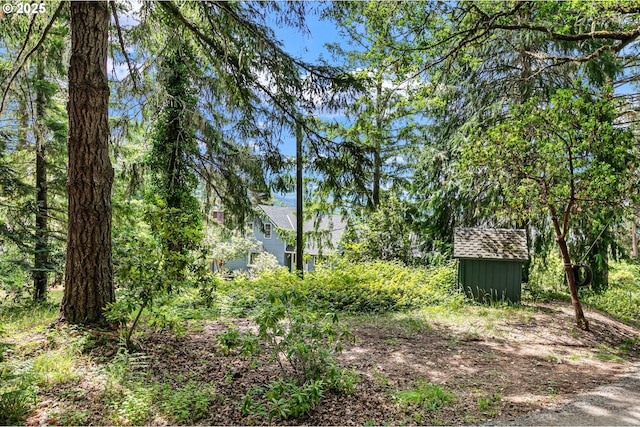 72210 Woodson Ln, Cottage Grove, OR 97424 - view of yard featuring a shed