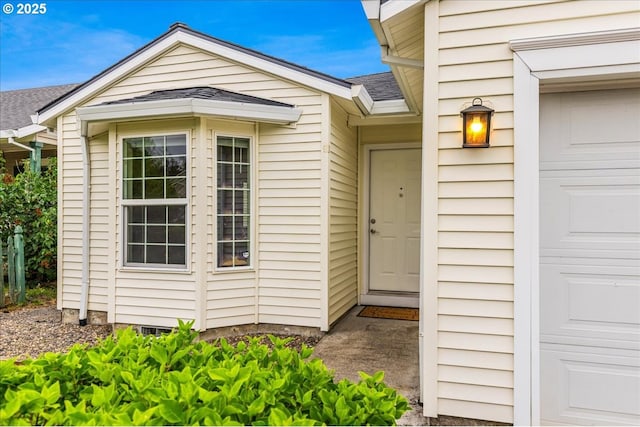 59546 Catarin St, Saint Helens, OR 97051 - property entrance featuring a shingled roof