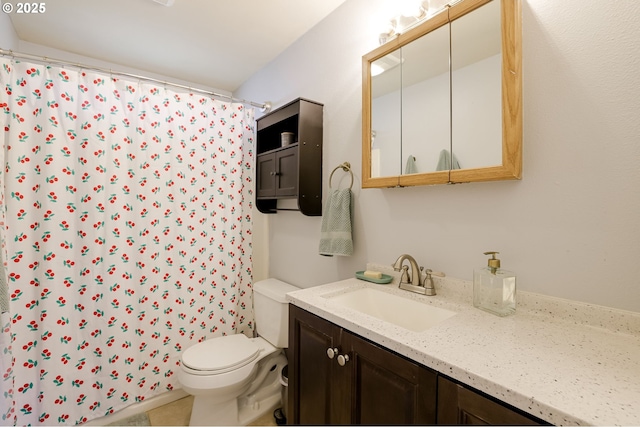 8095 SW High Cone Dr, Terrebonne, OR 97760 - full bath featuring toilet, curtained shower, and vanity