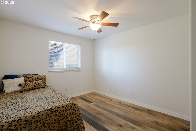 8095 SW High Cone Dr, Terrebonne, OR 97760 - bedroom featuring baseboards, light wood-type flooring, and a ceiling fan