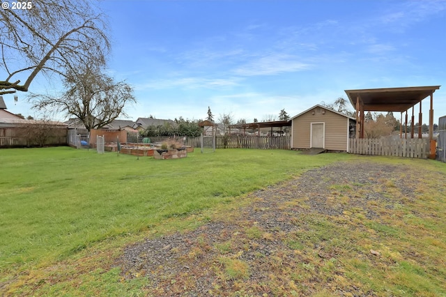 view of yard featuring a storage unit, an outdoor structure, and a fenced backyard