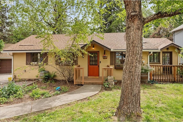 2906 SW Spring Garden St, Portland, OR 97219 - view of front of house featuring stucco siding, a shingled roof, and a front lawn