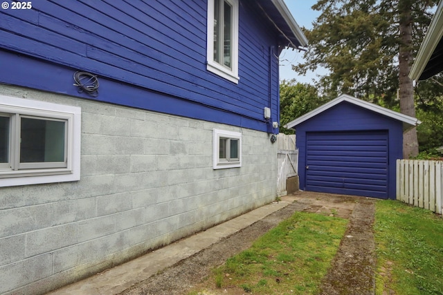 780 N 10th St, Coos Bay, OR 97420 - view of side of property featuring fence and an outbuilding