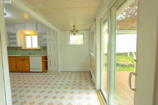 780 N 10th St, Coos Bay, OR 97420 - unfurnished sunroom with a sink