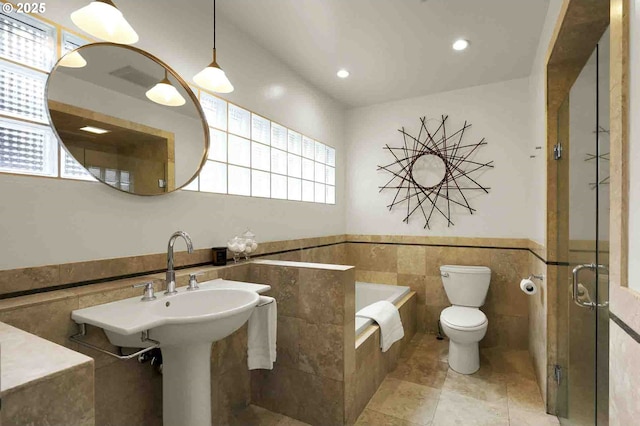 450 Horizon Rd, Eugene, OR 97405 - full bathroom featuring tile walls, a bath, a wainscoted wall, a shower with shower door, and recessed lighting