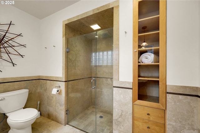 450 Horizon Rd, Eugene, OR 97405 - bathroom featuring tile walls, a shower stall, and a wainscoted wall