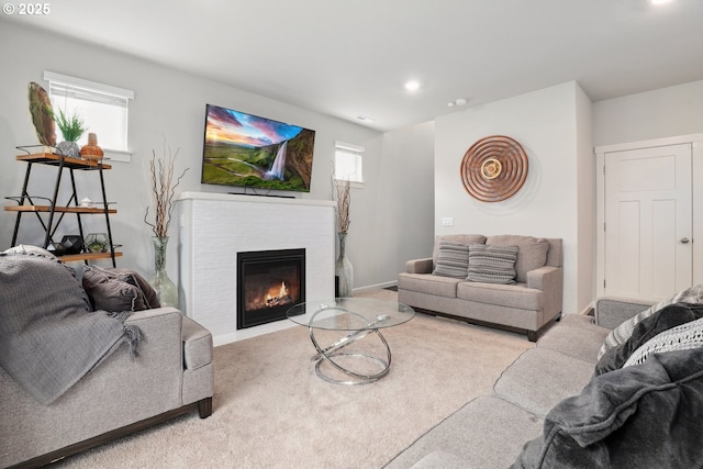 carpeted living room featuring a glass covered fireplace, recessed lighting, and baseboards