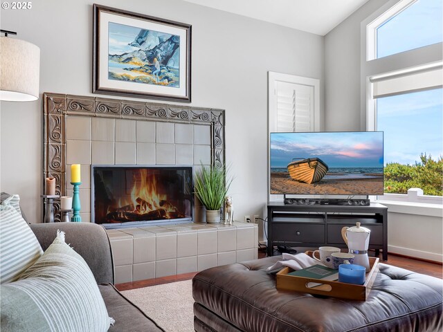 4580 Fairway Ave, Gearhart, OR 97138 - living room with wood finished floors and a tile fireplace