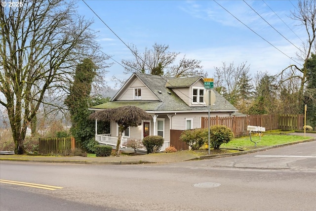 view of front of property featuring a porch