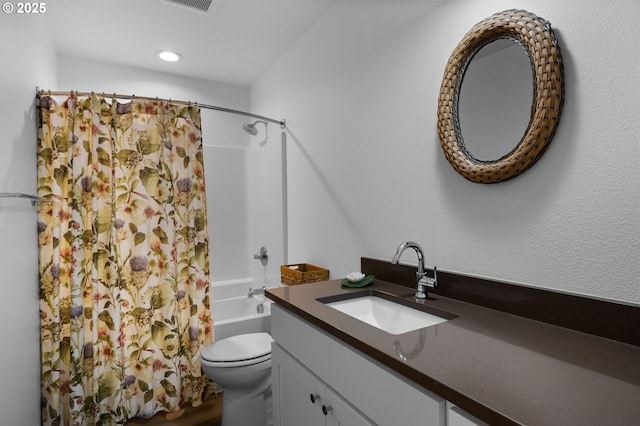 full bath featuring shower / tub combo, toilet, vanity, and recessed lighting