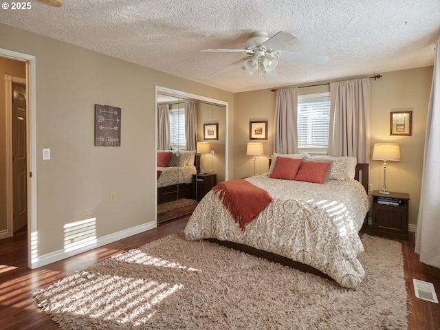 2605 NE 189th St, Ridgefield, WA 98642 - bedroom featuring ceiling fan, wood finished floors, visible vents, baseboards, and a closet