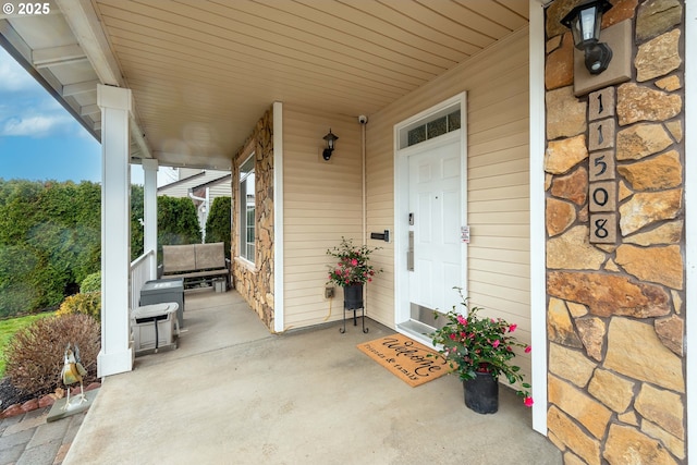 entrance to property featuring covered porch